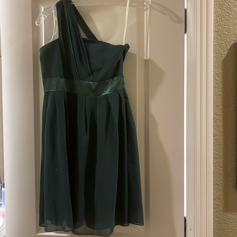 Beautiful girls green dress!